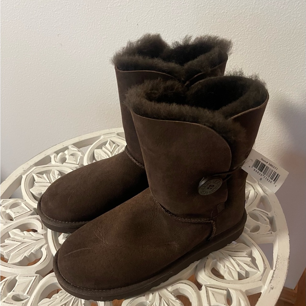 NWT Uggs boots. Women’s size 8